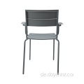 Outdoor-Sessel aus Metall mit Lattenrost und Armlehnenbrett